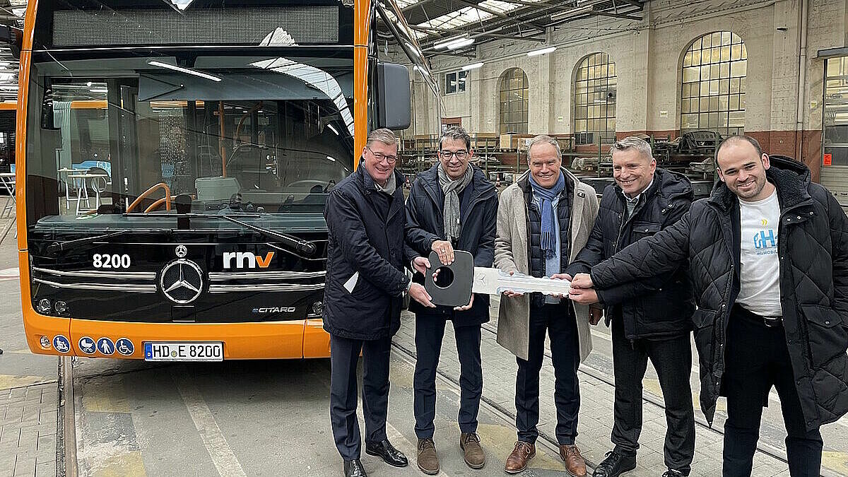 Übergabe der ersten H2 eCitaros durch Daimler Buses an die rnv am 23.11.2023. 